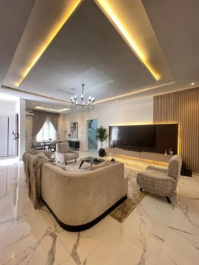Empire luxury apartment